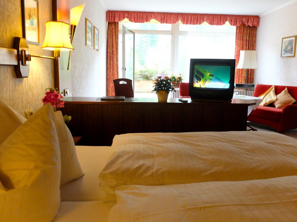 Hotel Valsana Am Kurpark Бад-Вильдбад Номер фото