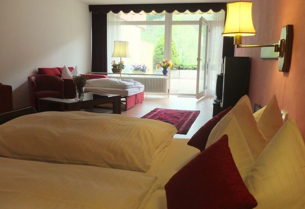 Hotel Valsana Am Kurpark Бад-Вильдбад Экстерьер фото