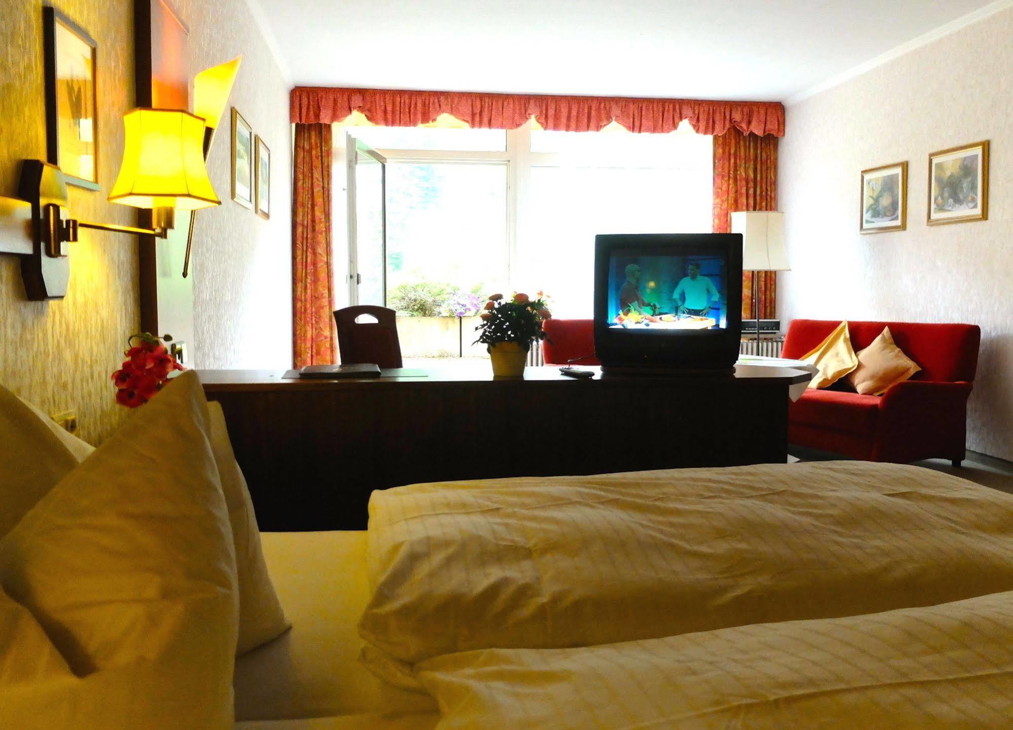 Hotel Valsana Am Kurpark Бад-Вильдбад Экстерьер фото