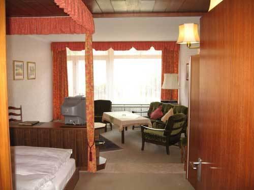 Hotel Valsana Am Kurpark Бад-Вильдбад Экстерьер фото